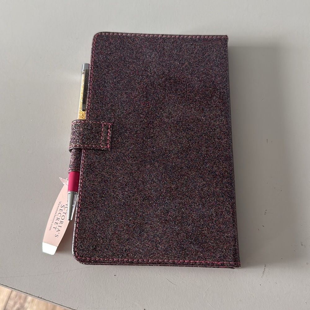 Victoria secret journal with pen. - Picture 2 of 4